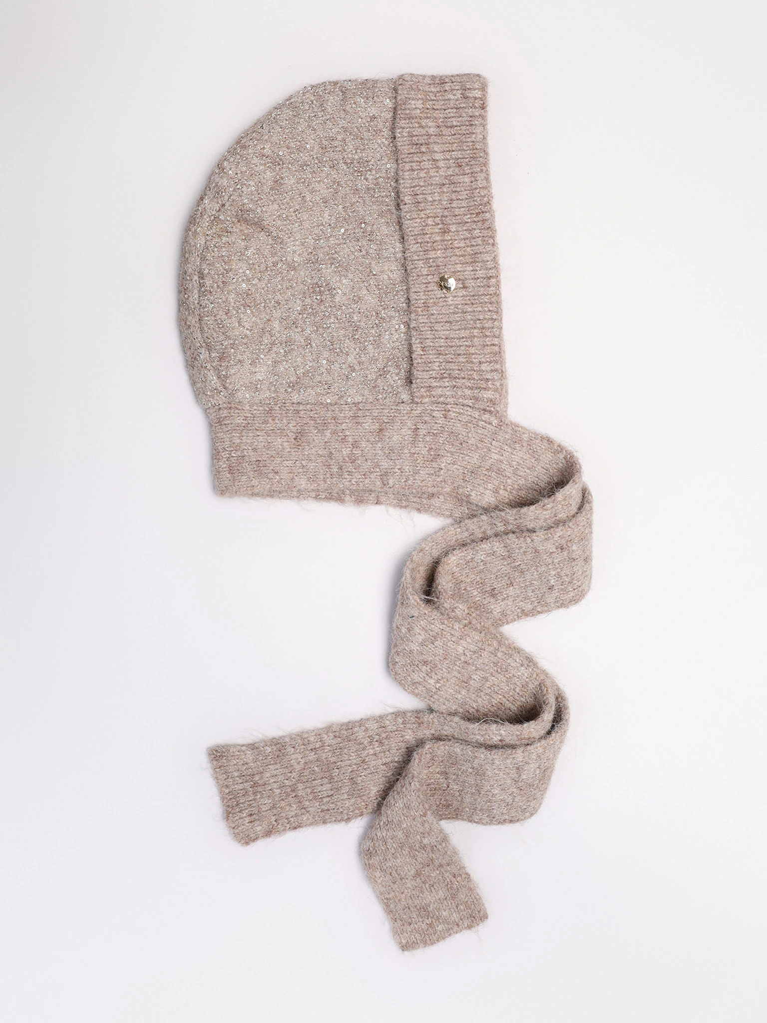 Шапка-капор с широкими завязками с пайетками в ассортименте